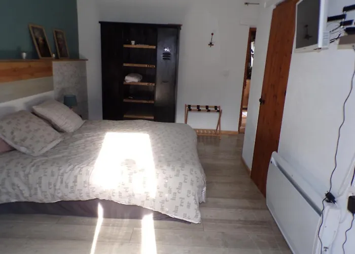 D'hotes Chez Maggie ベッド・アンド・ブレックファスト Saint-Martin-de-Gurçon